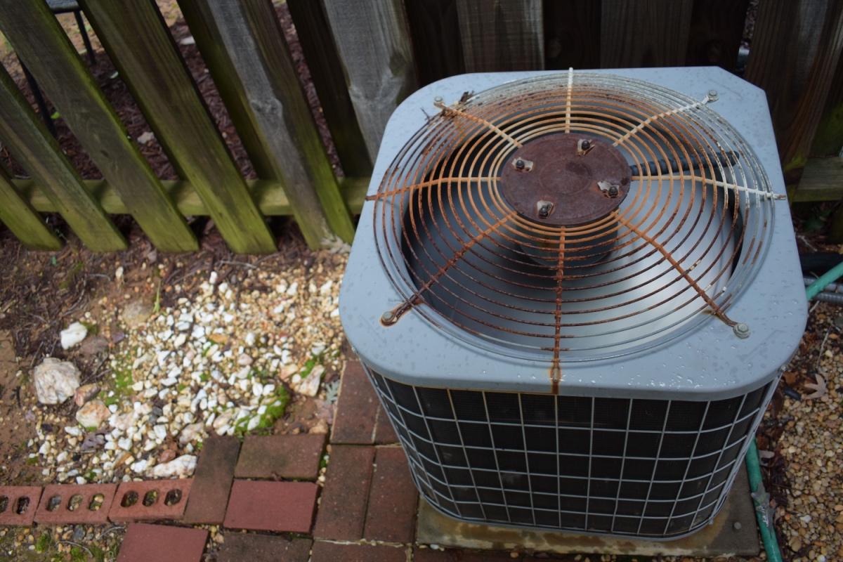 Top Signs Your AC Unit Can’t Handle The Summer Anymore